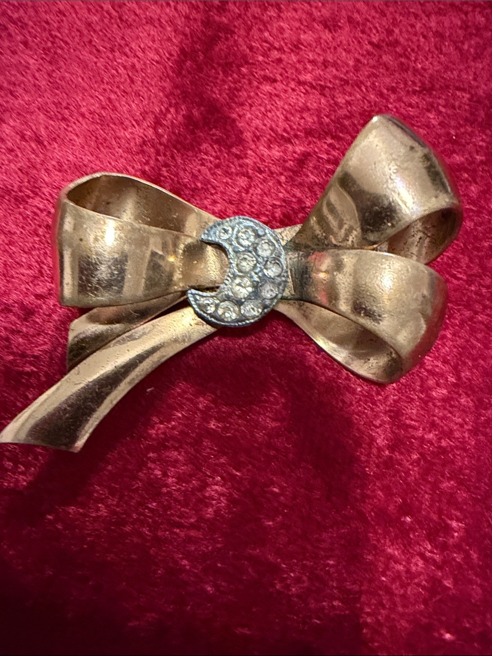 Gold Bow Rhinestone Accent Brooch - Women's Jewelry vintage unsigned Coro